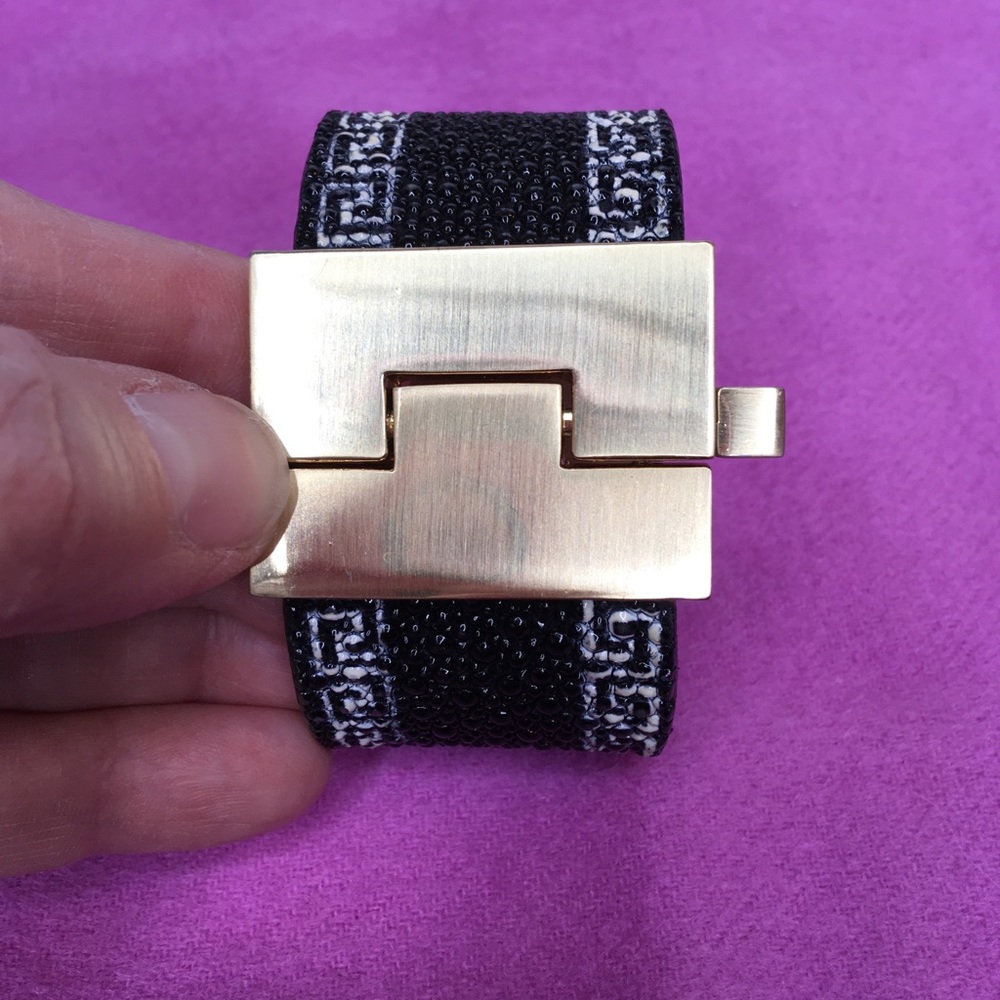Leighelena Stingray bracelet